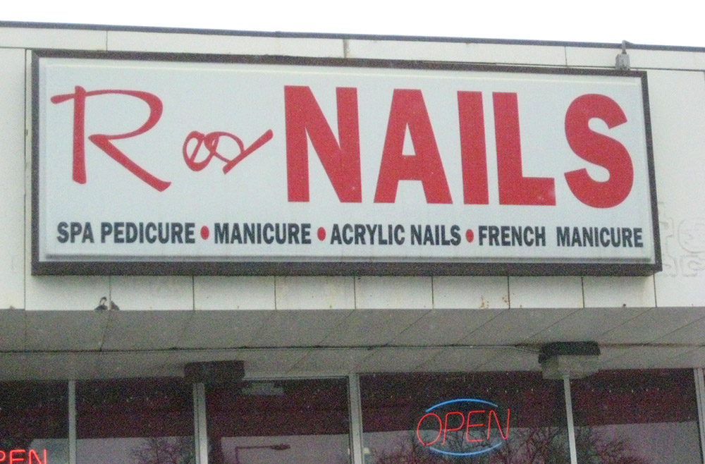 Red Nails sign.