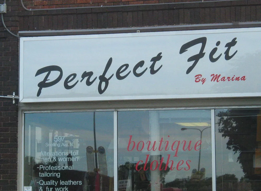 Photo of badly spaced vinyl sign reading ‘Perfect Fit’